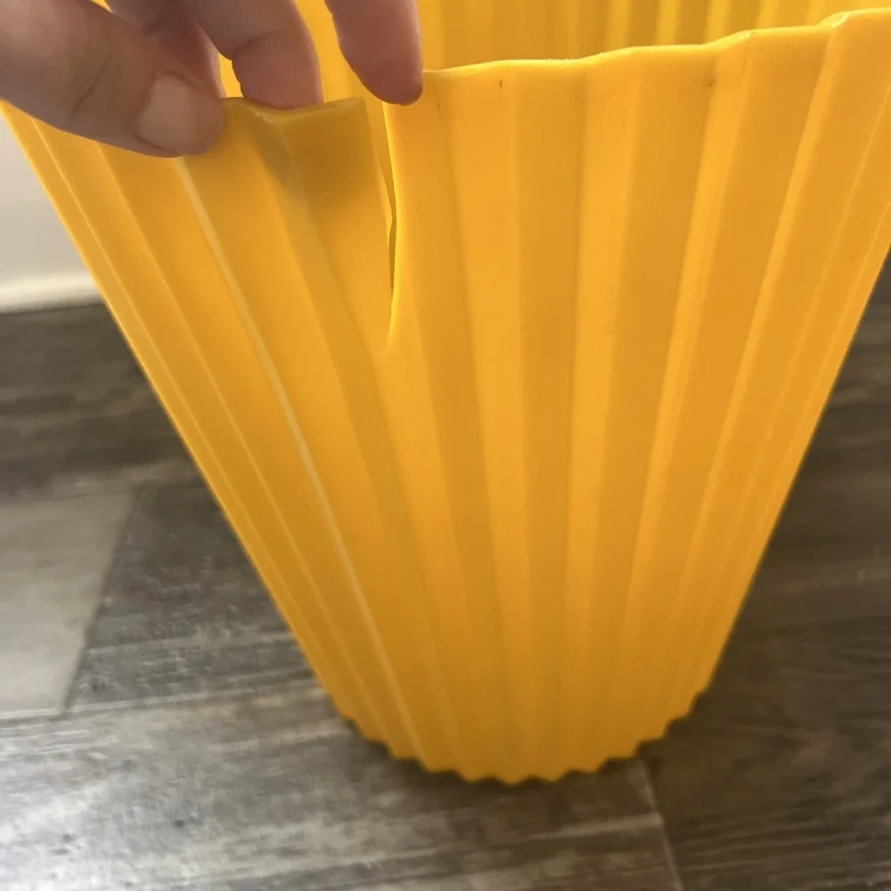 Vtg 1960s Fesco‎  Plastic Waste Paper Basket  #4836 Rare MCM Yellow